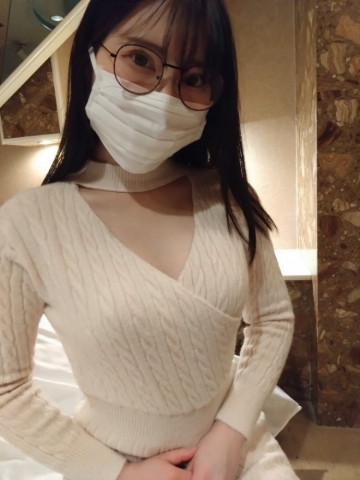 FC2-PPV-3192936 [การยิงรายบุคคล] หญิงสาวที่มีแว่นตาผิวขาวและหัวนมใหญ่ธรรมชาติหารายได้ค่าขนมสำหรับเกมเอาตัวรอดในงานอดิเรกของเธอ